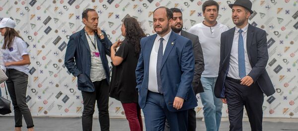 Министр образования, науки, культуры и спорта Араик Арутюнян на открытии инсталляции Храм кино в кинотеатре Айрарат (8 июля 2019). Еревaн - Sputnik Արմենիա