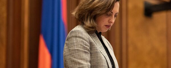 Вице-спикер НС Лена Назарян на внеочередном заседании парламента (9 июля 2019). Еревaн - Sputnik Армения