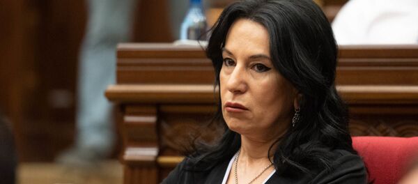 Депутат от фракции Процветающая Армения Наира Зограбян на внеочередном заседании парламента (9 июля 2019). Еревaн - Sputnik Արմենիա