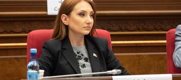 Руководитель фракции Мой шаг Лилит Макунц на внеочередном заседании парламента (9 июля 2019). Еревaн - Sputnik Армения