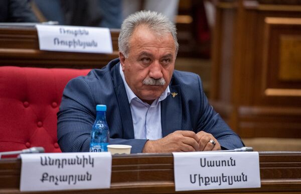 Դիմակներ ենք կրում, բայց սա դիմակահանդես չէ. որքա՞ն է քաղաքացին ծախսում դիմակի համար Դիմակներ ենք կրում, բայց սա դիմակահանդես չէ. որքա՞ն է քաղաքացին ծախսում դիմակի համար - Sputnik Արմենիա