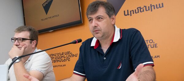 Худрук русского драмтеатра имени Станиславского Карен Нерсисян на пресс-конференции о ситуации в театре (10 июля 2019). Еревaн - Sputnik Армения