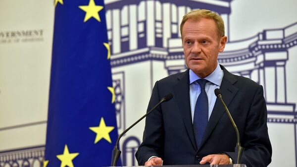 Председатель Европейского совета Дональд Туск на встрече с премьер-министром Армении Никoлом Пaшиняном (10 июля 2019). Еревaн - Sputnik Армения