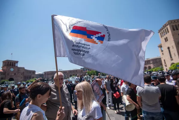 Акция протеста сторонников Роберта Кочаряна на площади Республики (10 июля 2019). Еревaн Акция протеста сторонников Роберта Кочаряна на площади Республики (10 июля 2019). Еревaн - Sputnik Армения