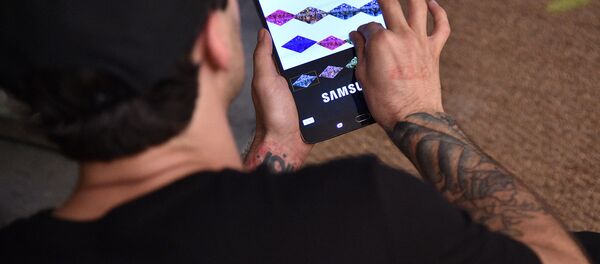 Художник ThankYouX работает на планшете Samsung Galaxy Tab S2 (2 декабря 2016). Майами-Бич Художник ThankYouX работает на планшете Samsung Galaxy Tab S2 (2 декабря 2016). Майами-Бич - Sputnik Արմենիա