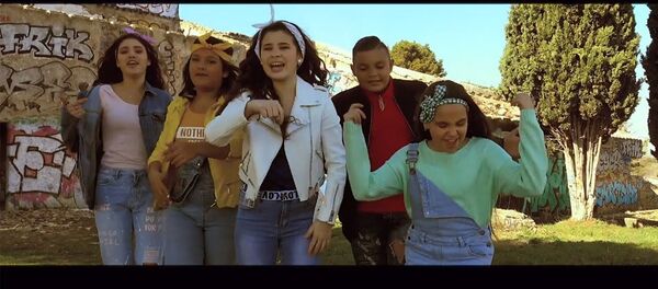 Звезды французских детских телешоу разных лет спели песню Pour Toi Arménie Шарля Азнавура - Sputnik Армения