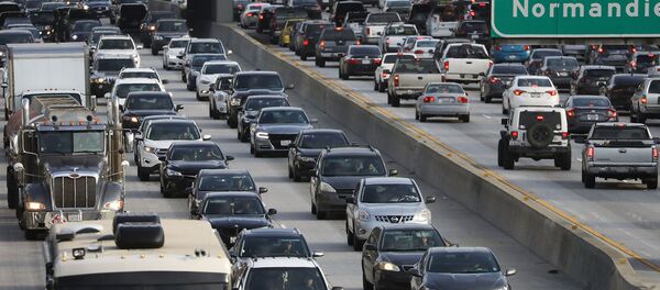 Автомобильный поток на хайвее 101 в Калифорнии - Sputnik Արմենիա