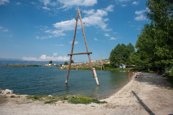 Озеро Севан, побережье у села Чкаловка, Гегаркуник - Sputnik Армения