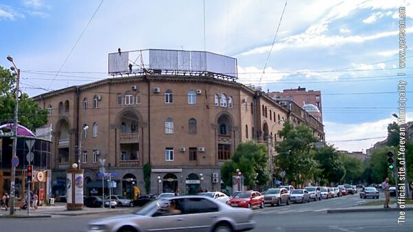 Демонтаж рекламы размещённой на зданиях, представляющих историко-культурную и архитектурную ценность - Sputnik Արմենիա