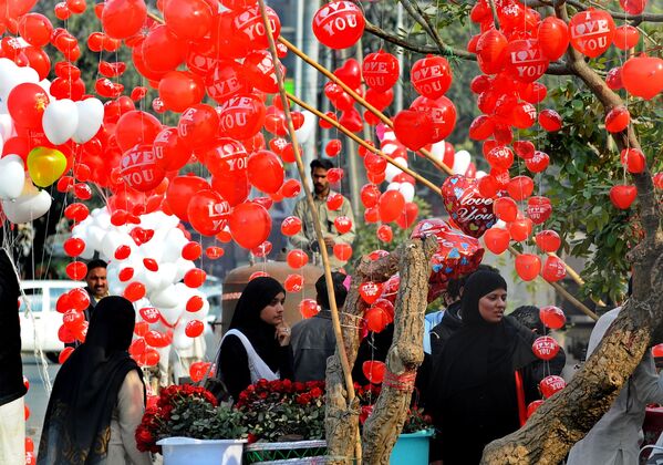 Սուրբ Վալենտինի օրը Պակիստանում: Պակիստանում, ինչպես նաև մի քանի այլ մահմեդական երկրներում, Սուրբ Վալենտինի տոնը չի ողջունվում: - Sputnik Արմենիա