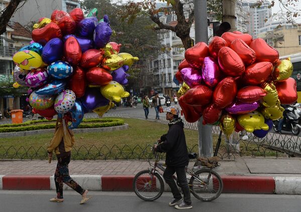 Սուրբ Վալենտինի օրը Վիետնամում: Փուչիկ վաճառողները: - Sputnik Արմենիա