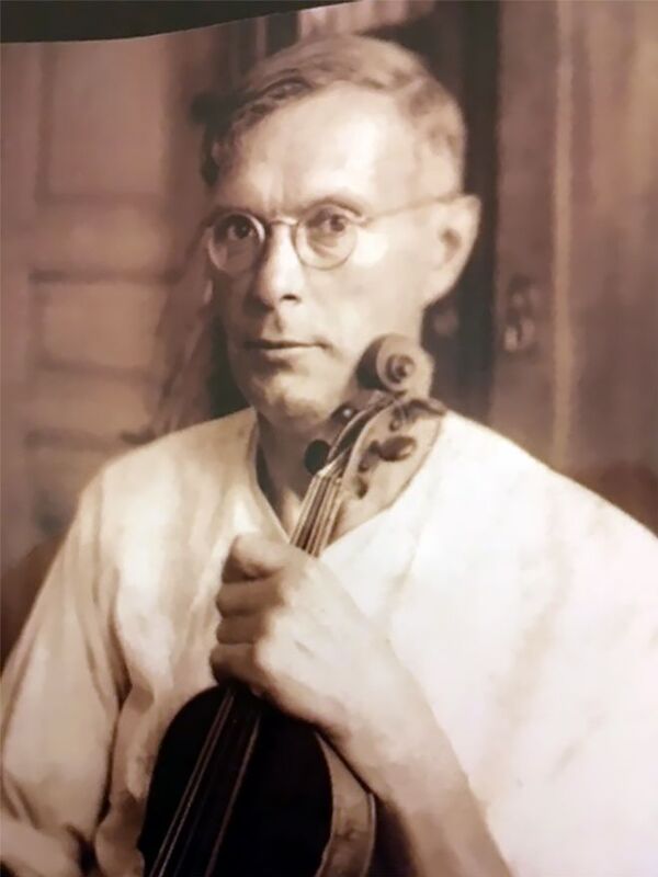 Маэстро на байке - пунктуальность армянского немца Лекгера превратилась в легенду - Sputnik Армения