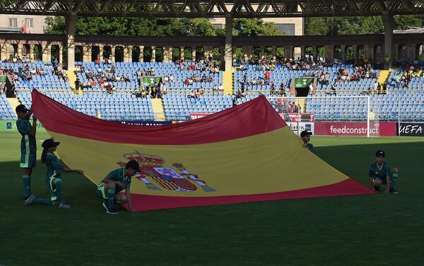 Флаг Испании перед началом матча ЧЕ U-19 молодежными сборными Армении и Испании (14 июля 2019). Еревaн - Sputnik Армения