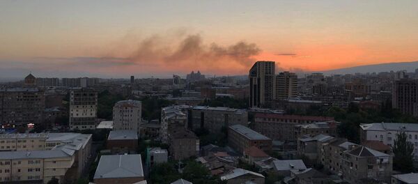 Дым от пожара у мемориального комплекса Цицернакаберд (14 июля 2019). Ереван - Sputnik Արմենիա