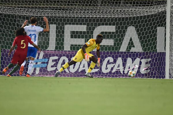 Европейское первенство U19 в Ереване: португальцы вчистую обыграли итальянцев — фото - Sputnik Армения