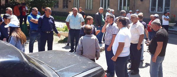 Акция протеста владельцев объектов, расположенных вокруг озера Севан (15 июля 2019). Севан Акция протеста владельцев объектов, расположенных вокруг озера Севан (15 июля 2019). Севан - Sputnik Армения