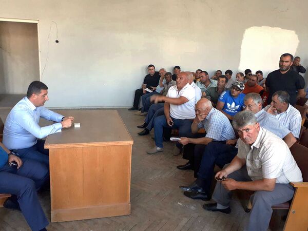 Не дают заработать на кусок хлеба: владельцы объектов возле Севана устроили митинг Не дают заработать на кусок хлеба: владельцы объектов возле Севана устроили митинг - Sputnik Армения