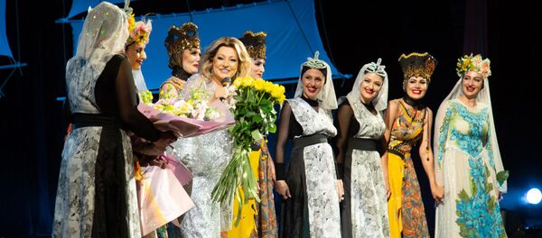 Сюрприз для Софи Девоян на концерте в честь ее 70-летия (14 июля 2019). Еревaн Сюрприз для Софи Девоян на концерте в честь ее 70-летия (14 июля 2019). Еревaн - Sputnik Արմենիա