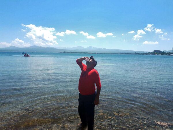 Պաշտոնյաները լողում են Սևանում, իսկ մասնագետը նրանց մեղադրում է անգործության համար - Sputnik Արմենիա