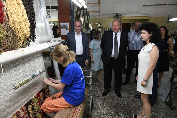 Արմեն Սարգսյանը «Մեգերյան կարպետին» առաջարկել է գործունեություն ծավալել նաև Գյումրիում - Sputnik Արմենիա