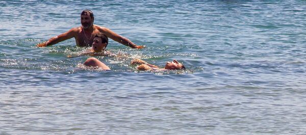 Владельцы объектов, расположенных вокруг озера Севан продемонстрировали чистоту озера (15 июля 2019). Гегаркуник - Sputnik Արմենիա