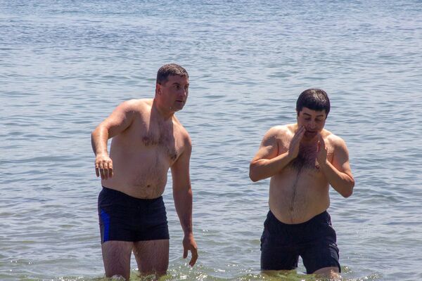 Клинч между властями и хозяевами пляжей: битва за Севан разгорелась не на шутку - Sputnik Армения