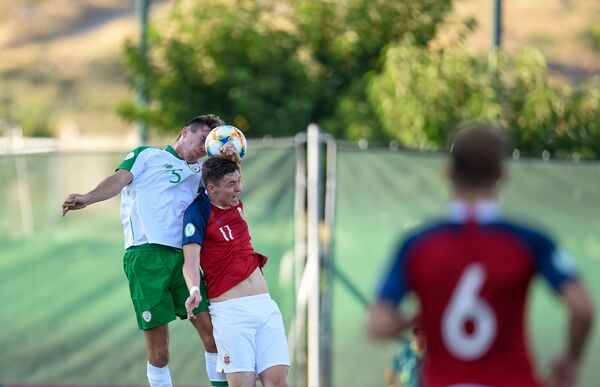 Сборные Норвегии и Ирландии разошлись миром в матче ЧЕ U19 в Ереване — фото - Sputnik Армения