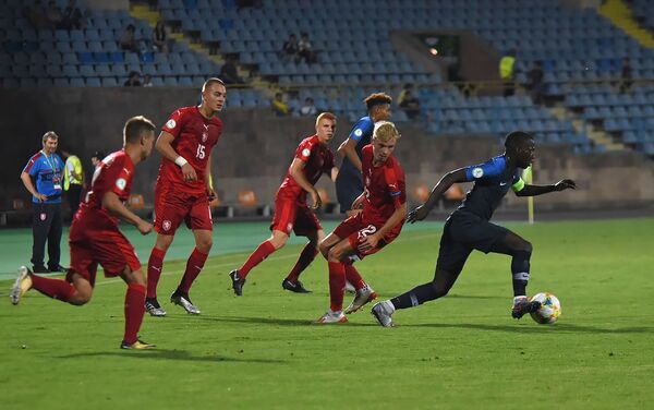 Футбольный матч ЧЕ U-19 между молодежными сборными Чехии и Франции (15 июля 2019). Еревaн - Sputnik Армения