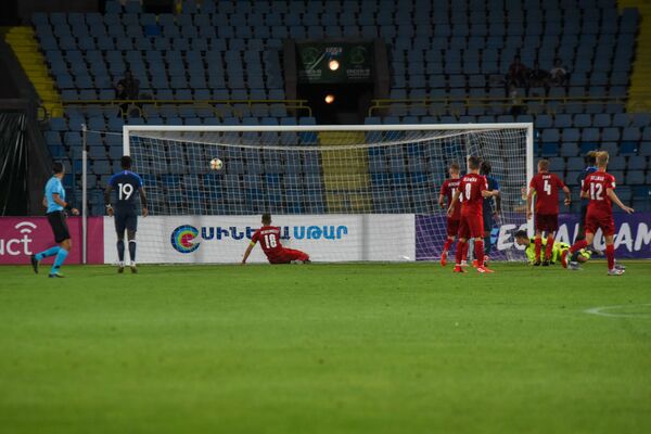 Не оставили ни шанса: сборная Франции побила чехов на ЧЕ U19 в Армении - фото - Sputnik Армения