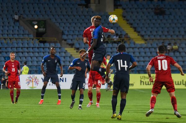 Не оставили ни шанса: сборная Франции побила чехов на ЧЕ U19 в Армении - фото - Sputnik Армения