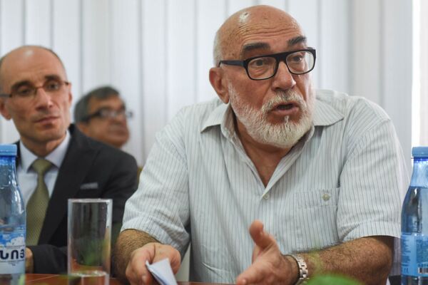 Копыркин встретился с русскоязычными писателями Армении по случаю юбилея Громыко - Sputnik Армения