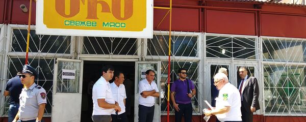 Сотрудники гос.службы по безопасности пищевых продуктов провели повторные санитарные проверки в Гюмри (16 июля 2019). Гюмри Сотрудники гос.службы по безопасности пищевых продуктов провели повторные санитарные проверки в Гюмри (16 июля 2019). Гюмри - Sputnik Արմենիա