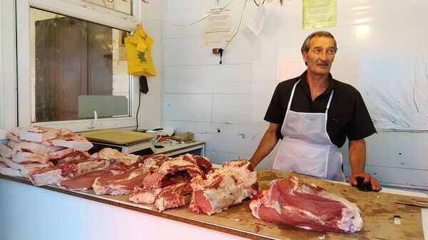 Նոր ստուգումներ Գյումրիում. մսի վաճառքով զբաղվողներին զգոն են պահում. լուսանկարներ Նոր ստուգումներ Գյումրիում. մսի վաճառքով զբաղվողներին զգոն են պահում. լուսանկարներ - Sputnik Արմենիա