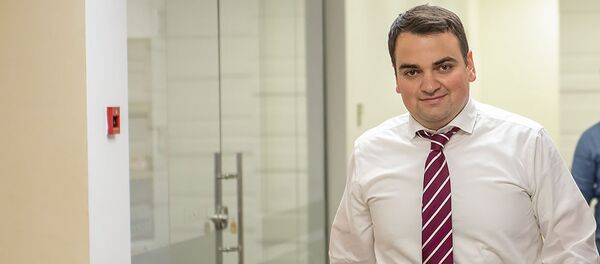 Нарек Карапетян перед началом интервью агенству Sputnik Армения (17 июля 2019). Еревaн - Sputnik Армения