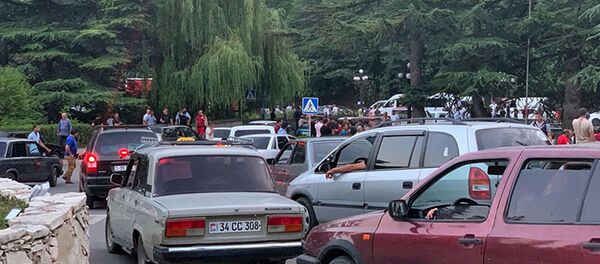 Жители Иджевана перекрыли Армяно-грузинскую дорогу (16 июля 2019). Иджеван - Sputnik Армения