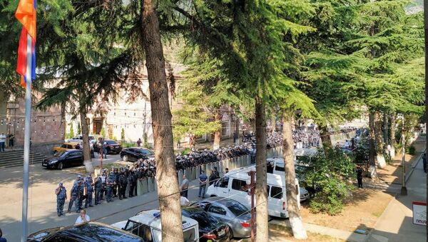 В Иджеван стянуты войска полиции после произошедших столкновений из-за запрета на вырубку леса (18 июля 2019)  - Sputnik Армения