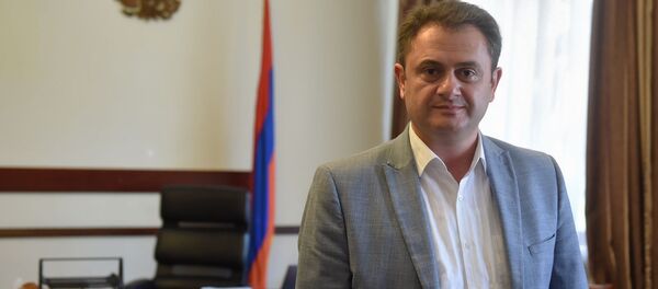 Губернатор Тавуша Айк Чобанян во время интервью агенству Sputnik Армения (18 июля 2019). Еревaн Губернатор Тавуша Айк Чобанян во время интервью агенству Sputnik Армения (18 июля 2019). Еревaн - Sputnik Արմենիա