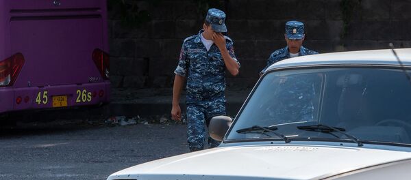 Полицейские на улицах в Иджеване Полицейские на улицах в Иджеване - Sputnik Армения