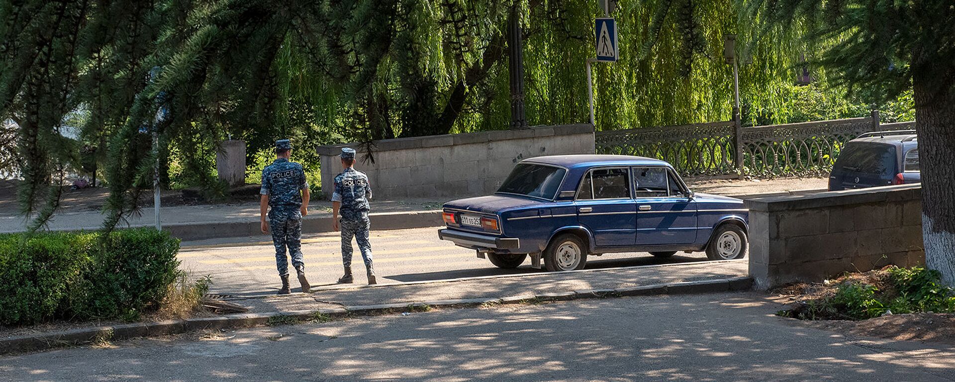 Полицейские на улицах в Иджеване - Sputnik Армения, 1920, 07.08.2021