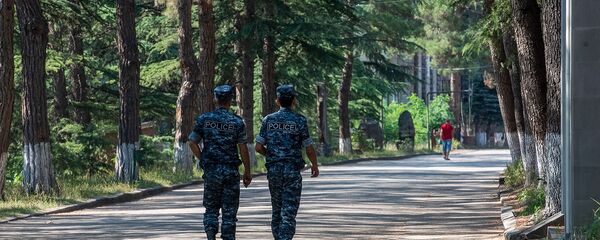 Полицейские на улицах в Иджеване - Sputnik Армения