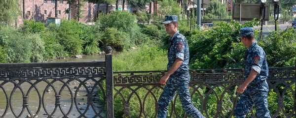 Полицейские на улицах в Иджеване - Sputnik Արմենիա