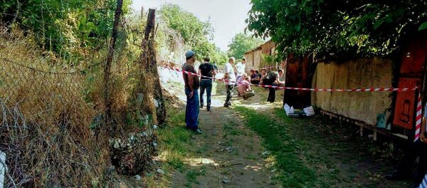 Сотрудники правоохранительных органов изучают место преступления (19 июля 2019). Сисиан Сотрудники правоохранительных органов изучают место преступления (19 июля 2019). Сисиан - Sputnik Արմենիա