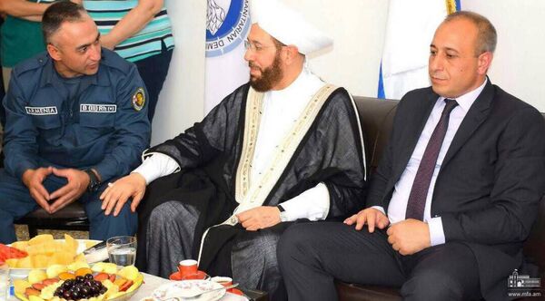 Սիրիայի Մեծ Մուֆթին ՀՀ իշխանություններին և ժողովրդին փոխանցել է իրենց երախտագիտությունը Սիրիայի Մեծ Մուֆթին ՀՀ իշխանություններին և ժողովրդին փոխանցել է իրենց երախտագիտությունը - Sputnik Արմենիա