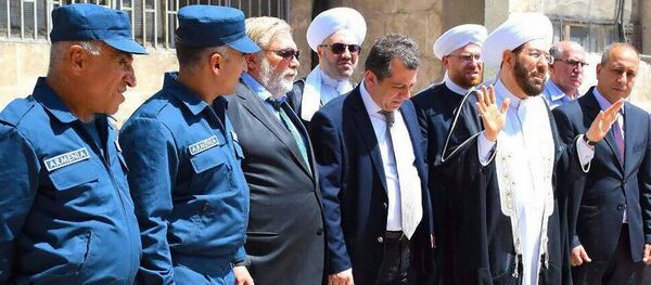 Великий Муфтий Сирии Ахмад Бадр аль-Дин Хасуни посетил центр гуманитарной миссии Армении (18 июля 2019). Алеппо - Sputnik Արմենիա