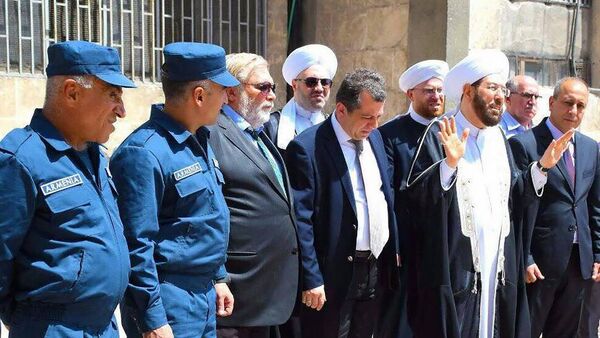 Великий Муфтий Сирии Ахмад Бадр аль-Дин Хасуни посетил центр гуманитарной миссии Армении (18 июля 2019). Алеппо - Sputnik Արմենիա