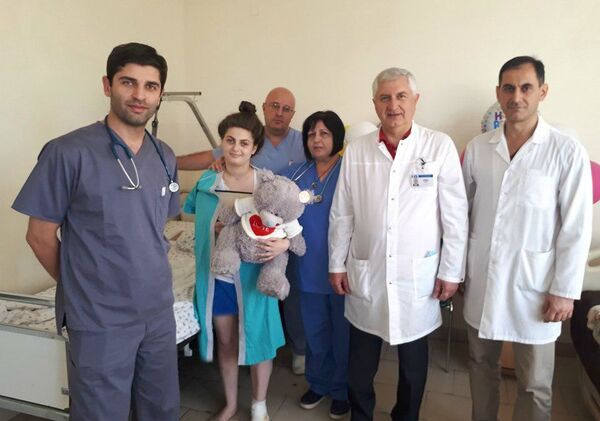 Армянские врачи поставили на ноги выжившую в жутком ДТП в Грузии девушку Армянские врачи поставили на ноги выжившую в жутком ДТП в Грузии девушку - Sputnik Армения