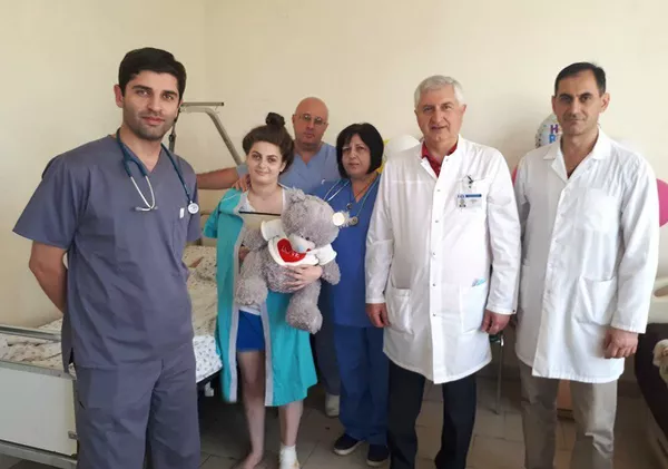 Армянские врачи поставили на ноги выжившую в жутком ДТП в Грузии девушку Армянские врачи поставили на ноги выжившую в жутком ДТП в Грузии девушку - Sputnik Армения