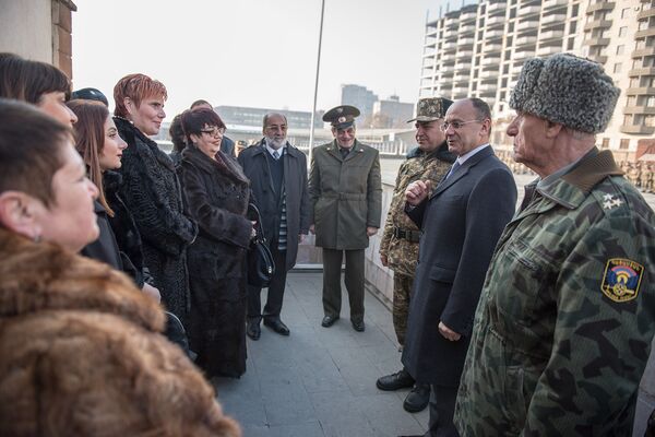 Сейран Оганян беседует с педагогами Сейран Оганян беседует с педагогами - Sputnik Армения