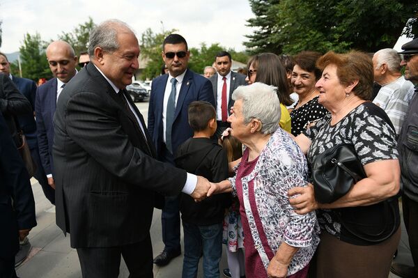 Он был великим гражданином: президент Саркисян почтил память Соса Саркисяна - Sputnik Армения