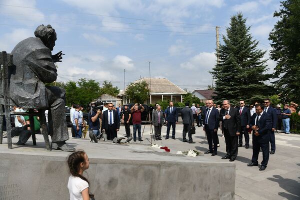 Նորաձև լոռեցիք զարմացրին նախագահին, զույգը հարսանիքի հրավիրեց, տատիկը` հանգստի - Sputnik Արմենիա